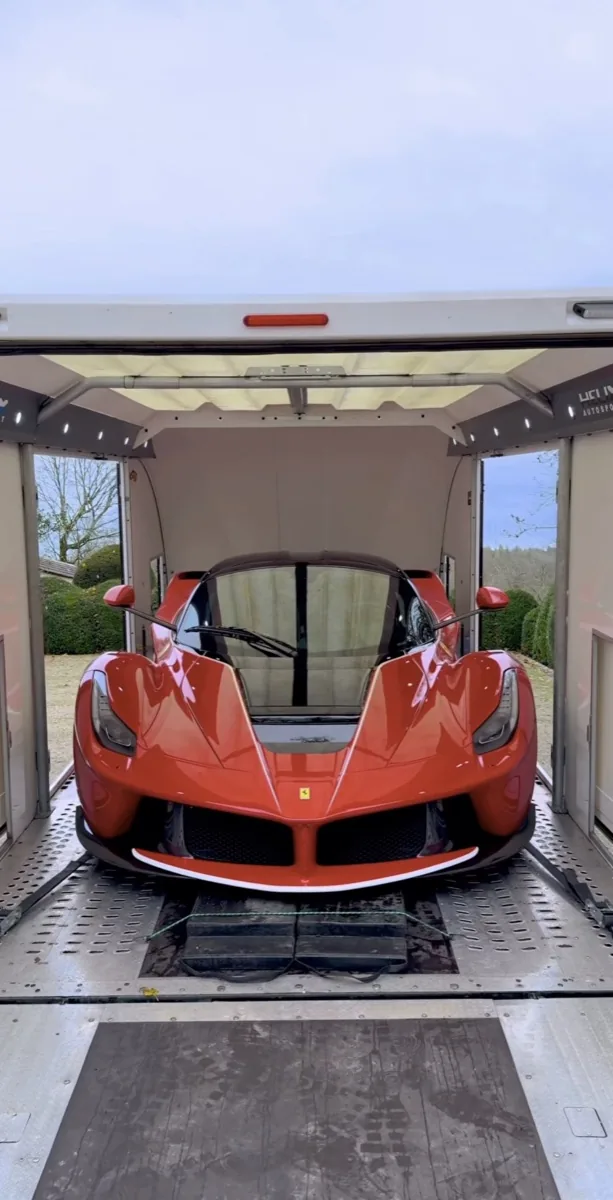 Transport Ferrari THE MOTOR HOUSE