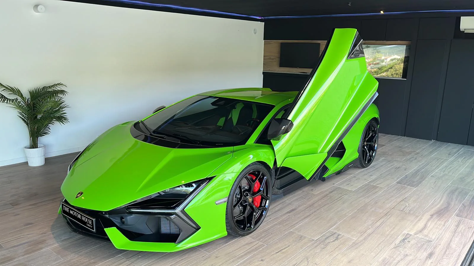 Lamborghini Revuelto. V12, 1.015 ch, en stock.